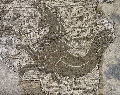 Drache (Mosaik) von Roman